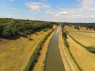Canal du nivernais en Bourgogne, vue aérienne