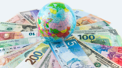 Geldscheine verschiedener Länder, Globus