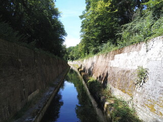 Canal du nivernais en Bourgogne