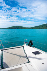 Obraz premium Catamaran Sailing Boat near Raya Island.