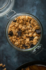 pot de granola chocolat et cacahuète