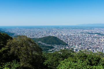 藻岩山展望台から望む札幌市の街並み  北海道札幌市の観光イメージ