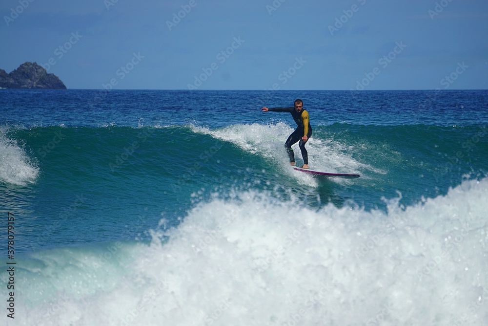 Wall mural Male surfer