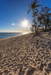 Empreintes de pieds sur plage de Trou d’Eau, la Saline, île de la Réunion 