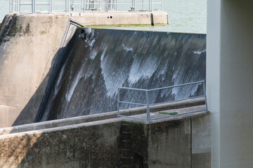 Staustufe an der Mosel