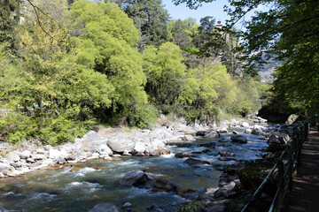 Fototapeta na wymiar Die Passer ist ein Fluss, der am Timmelsjoch startet und der durch Meran führt. Passer, Meran, Südtirol, Italien, Europa