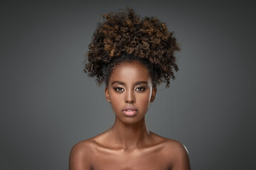 Beauty portrait of woman with afro - obrazy, fototapety, plakaty
