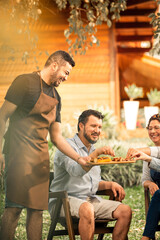 Churrasco em família ao ar livre