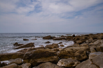 Fototapeta na wymiar rocky shore near the water