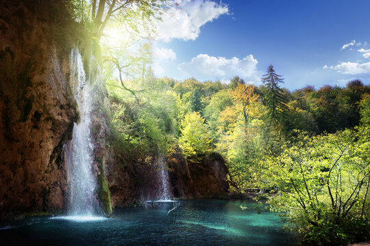 Waterfall in forest, Plitvice, Croatia © Iakov Kalinin