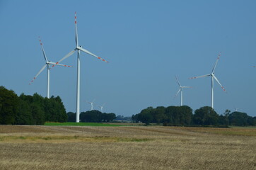 dęty, energetyczne, moc, turbina, wiatrak, elektrycznośc, niebo, okolica, alternatywa, generator, pola, ekologia, odnawialny, zieleń, blękit, turbina wiatrowa, krajobraz, farma, młyn, charakter, elekt © Szymon