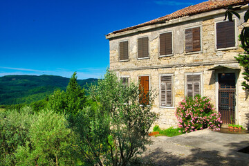 Fototapeta na wymiar The old house with small flower garden in medieval town Hum in Istria, Croatia