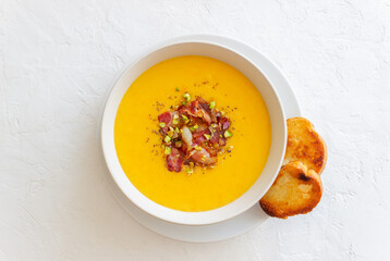 Cheese cream soup with bacon and pistachios. Healthy eating. Recipe.