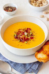 Cheese cream soup with bacon and pistachios. Healthy eating. Recipe.