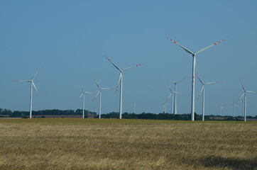 dęty, energetyczne, moc, turbina, wiatrak, elektrycznośc, niebo, okolica, alternatywa, generator, pola, ekologia, odnawialny, zieleń, blękit, turbina wiatrowa, krajobraz, farma, młyn, charakter, elekt © Szymon