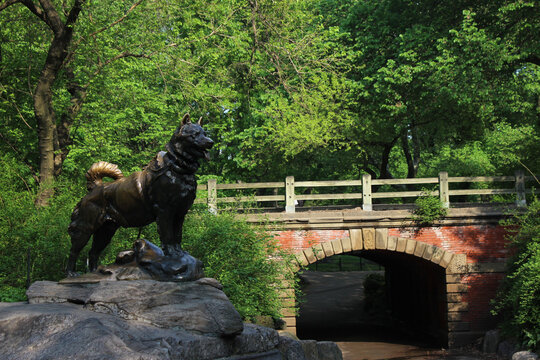 Escultura en honor a Balto