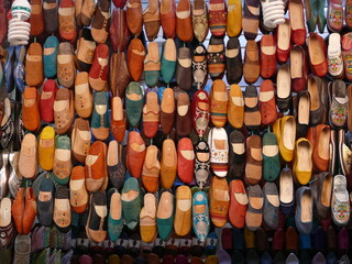Pantoffeln auf einem markt in Marokko