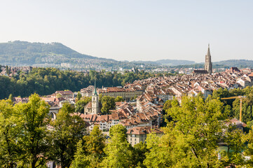 Bern, Stadt, Altstadt, Münster, Nydeggkirche, Altstadthäuser, Aussichtspunkt, Nydeggbrücke, Nydegg, Rosengarten, Gurten, Aare, Fluss, Sommer, Schweiz