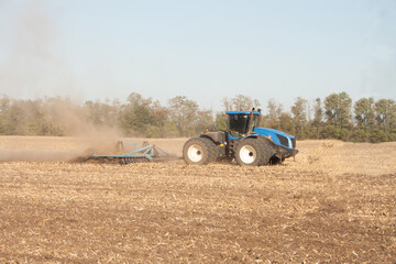 Obraz premium tractor in field