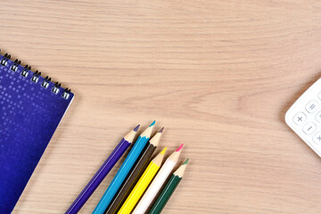Obraz premium Colorful pencils with notebook and calculator
