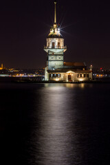 Obraz premium Famous Maiden's Tower in Istanbul, Turkey. long exposure night lights.