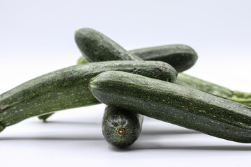 Zucchine fresche.