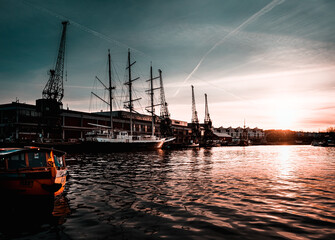 Naklejka premium Ship Shape and Bristol Fashion