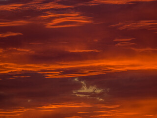 Sonnenuntergang hinter Hügelkette