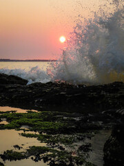 Sea ​​on the stone at sunrise. (Blue coast beach - Iriri - ES - Brazil)