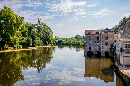 Dans le village de Terrasson-Lavilledieu