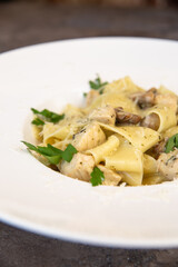 pasta with chicken, cheese and herbs