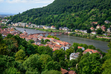 Heidelberg - Blick über die Stadt auf den Neckar und die alte Brücke