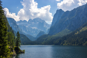 Fototapeta na wymiar sunny day at the Vorderer Gosausee lake in the Austrian Alps