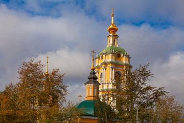 Fototapeta na wymiar Bell tower of the Novospassky Monastery in Moscow