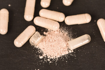 Contents of the capsule tablet poured out on the table.