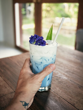 Ice butterfly pea latte drink