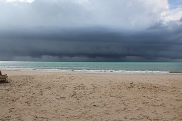 Fototapeta na wymiar storm on the beach