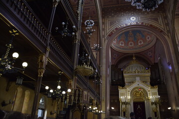 Fototapeta na wymiar Interior of famous Synagogue in the city of Budapest