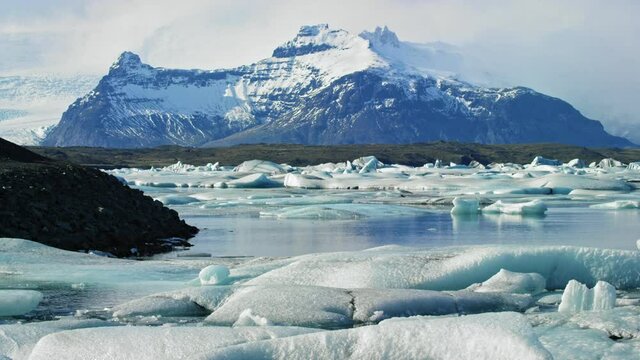 Wide, frozen landscape in Iceland