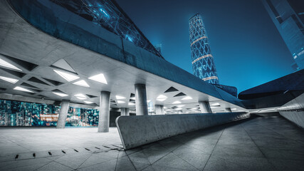 The modern building supports the vertical column three-dimensional parking lot
