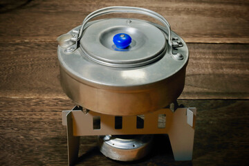 薬缶と五徳と自作のアルコールストーブ