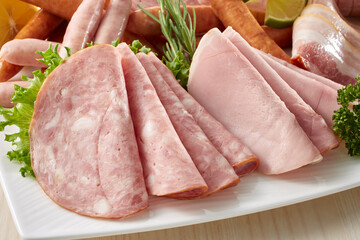 ハムとソーセージの盛り合わせ