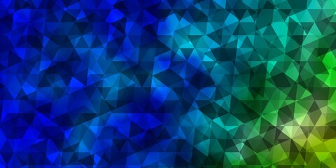 Obraz premium Light Blue, Green vector pattern with polygonal style.