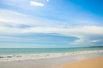 Fototapeta na wymiar beautiful sea, sand and blue sky in Kao Lak, Thailand