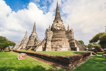 Fototapeta premium Wat Phra Si Sanphet temple in Ayutthaya Historical Park beautiful historical landmark near Bangkok Thailand