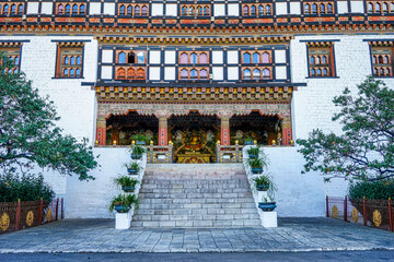 Bhoutan, Entrance of Tashi Chho Dzong (Tashichoedzong) Royal Palace in Thimphu 