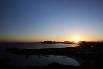 Fototapeta na wymiar 糸島の立石山から見る日の出