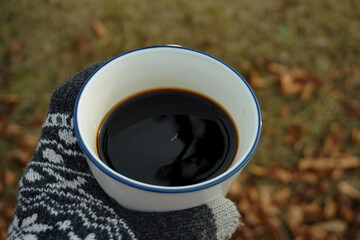 Coffee to drink outdoors. autumn or winter. 屋外で飲むコーヒー。秋または冬
