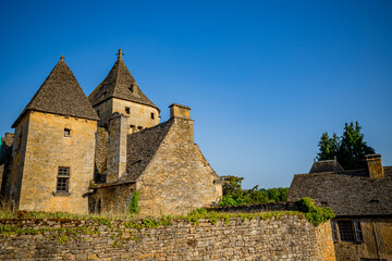 Le village de Saint-Genies et ses toits de Lauze
