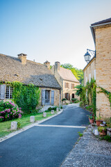 Le village de Saint-Genies et ses toits de Lauze